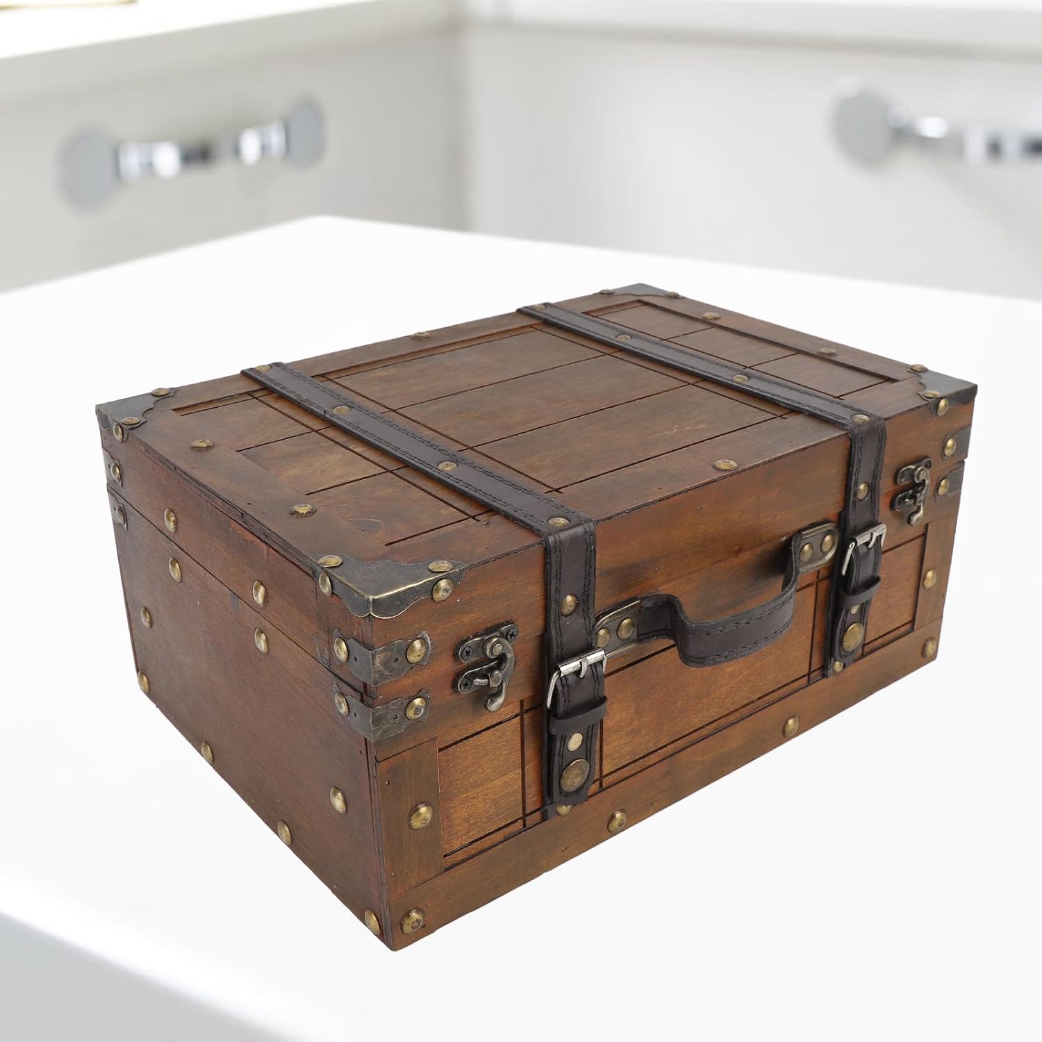 Large Vintage Lockable Wooden Pirate Treasure Chest Storage Box